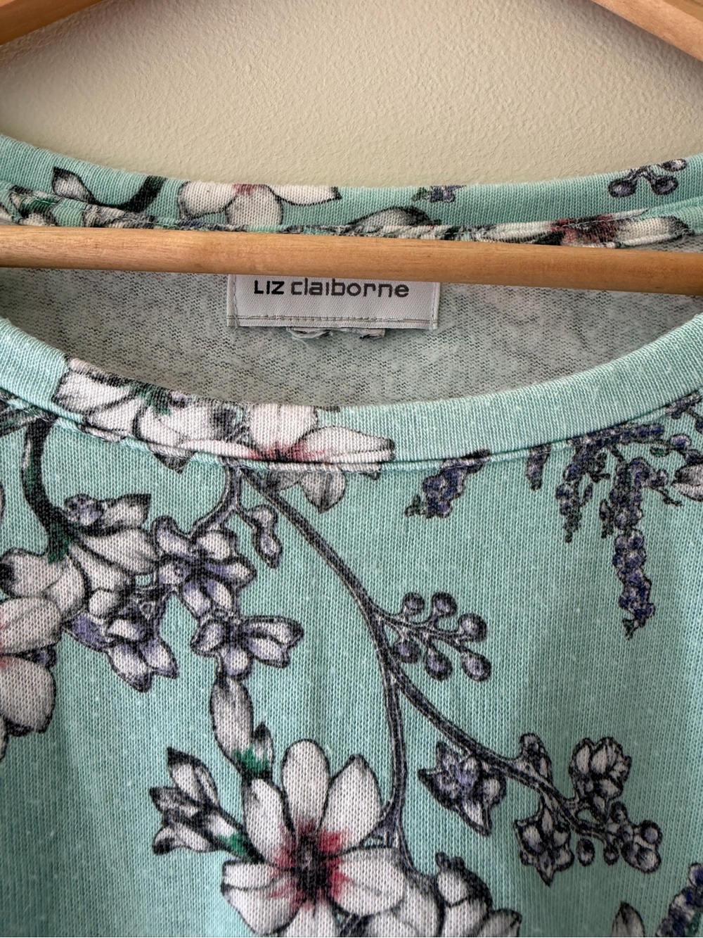 Liz Claiborne Light Blue Floral Long Sleeve Top - Picture 5 of 6